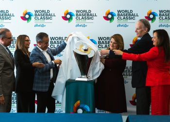 Revelan en San Juan el trofeo del Clásico Mundial de Béisbol 2026