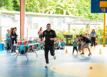 Senador lleva el programa vida activa y saludable a escuelas de Barranquitas