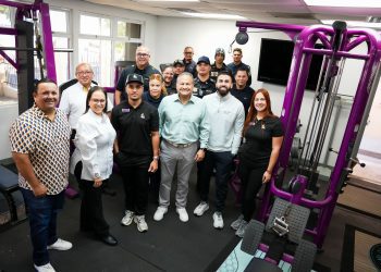 Planet Fitness dona equipo a la Policía Municipal de Caguas