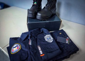 Gobernadora Jenniffer González y DSP fortalecen sistema de emergencias médicas con nuevos paramédicos 