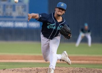 Los Leones suman al lanzador cubano Franny Cobos