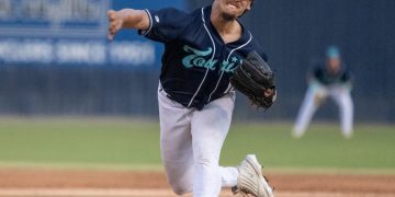 Los Leones suman al lanzador cubano Franny Cobos