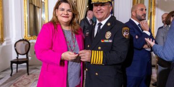 Gobernadora firma medidas legislativas de administración dirigidas a fortalecer la seguridad pública y ampliar los servicios de apoyo espiritual en el Gobierno