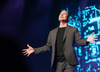 El humorista Alexis Valdés trae a Puerto Rico su nuevo espectáculo Ignorancia artificial