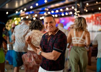 Víctor Manuelle celebra la Navidad con su primer especial navideño