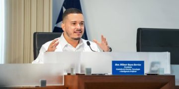 Proyecto del senador Wilmer Reyes Berríos establece un nuevo modelo de colaboración entre familias y escuelas   