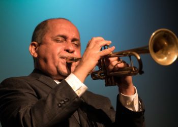 Humberto Ramírez lanza álbum digital y vinilo y afina presentación junto al legendario Willie Rosario.