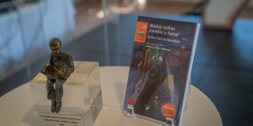 Sylma García González recibe el XIII Premio El Barco de Vapor Puerto Rico por su obra Walkie – talkie: ¡cambio y fuera!