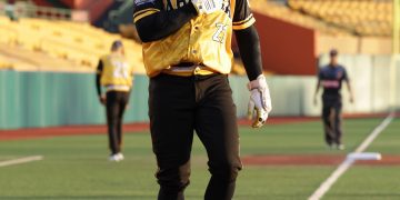 Santurce domina a Carolina en el día de Roberto Clemente