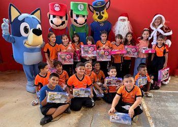 Llevan a las escuelas de Quebradillas el mensaje de esperanza y solidaridad en la Navidad