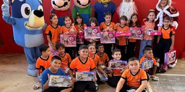 Llevan a las escuelas de Quebradillas el mensaje de esperanza y solidaridad en la Navidad