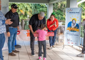 Fransglobal Charity Foundation entrega juguetes y un donativo de $7,750 al Hogar Cuna San Cristóbal para financiar un pódcast educativo sobre adopción en Puerto Rico