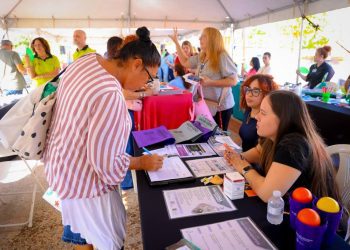 Residentes de Hatillo participan en Feria de Servicios en el Pueblo Ganadero