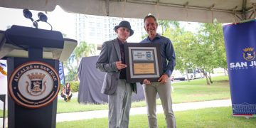 Municipio de San Juan devela mosaico en honor a Vico C y designa calle con su nombre en Puerta de Tierra