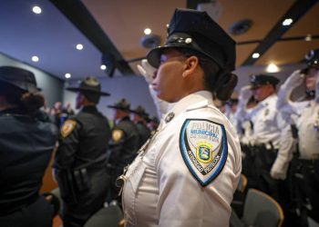San Juan celebra la graduación de 57 nuevos cadetes municipales, incluidos oficiales que integrarán la nueva Unidad Turística