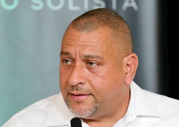 Alcalde de Isabela reclama a LUMA sobre el alumbrado público, consorcio no cumple con su obligación