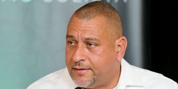 Alcalde de Isabela reclama a LUMA sobre el alumbrado público, consorcio no cumple con su obligación