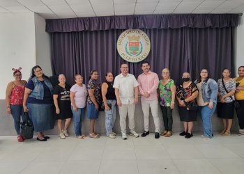 Entregan selladores de techos y ayudas para mejoras de viviendas en Ceiba
