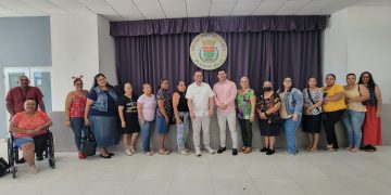 Entregan selladores de techos y ayudas para mejoras de viviendas en Ceiba