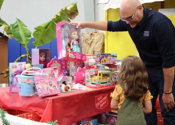 The Salvation Army Celebró Un Toy Shop Lleno de Amor