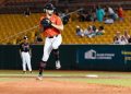 Leones remontan y se llevan triunfo ante los Gigantes de Carolina