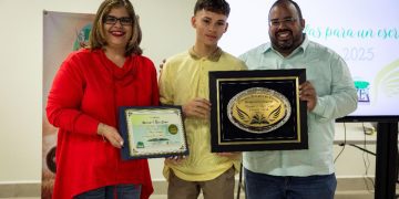 Departamento de Educación premia el talento literario y la creatividad de jóvenes sobresalientes en el certamen “Alas para un Escritor”