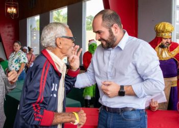 Más de 500 adultos mayores de Cidra reciben bono navideño