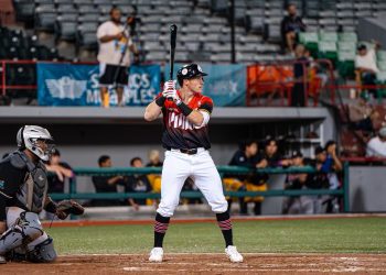 Leones conectan tres jonrones y vencen 8-4 a los Gigantes