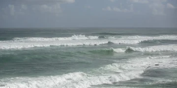 Persiste el alto riesgo de corrientes marinas en las playas del norte