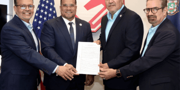 Comisión para la Seguridad en el Tránsito firma acuerdo colaborativo con la Fraternidad Nu Sigma Beta para fortalecer la educación en seguridad vial