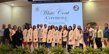 Estudiantes de Doctorado en Práctica de Enfermería con Especialidad en Anestesia de la Escuela de Enfermería de Ciencias Médicas reciben sus Batas Blancas  