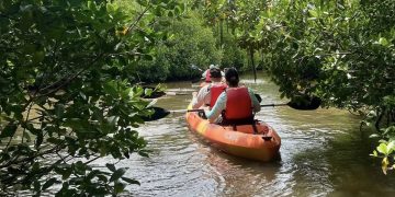 Turismo de Salinas invita a sus recorridos en kayak o bicicleta