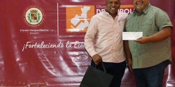 Comerciantes de Guayama reciben el año nuevo con incentivo económico