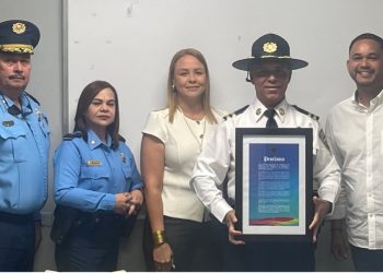 Peñuelas reconoce valores del año en la policía