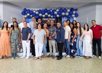 Honor, Valor y Compromiso: Juncos reconoce a sus héroes de azul   