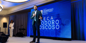 DDEC reconoce a 44 estudiantes participantes de la Beca Teodoro Moscoso