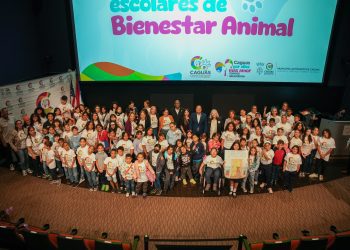 Alcalde de Caguas, William E. Miranda Torres, juramenta a los estudiantes miembros de los Clubes Escolares de Bienestar Animal