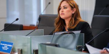 Comisiones del Senado investigan manejo de propiedades abandonadas y estorbos públicos en Puerto Rico