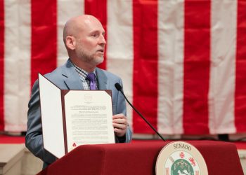 Senado impulsa foro sobre inteligencia artificial en la educación y reconoce al doctor Otto Federico von Feigenblatt   