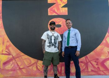 Jóvenes de la Escuela Urbana de San Juan reciben a figuras influyentes de la industria musical para inspirar a la próxima generación creativa