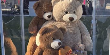 Abre el Paseo del Amor en Vega Alta y la presentación del Super Bowl