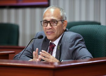 Impulsan catalogar cuido prolongado para adultos mayores como un servicio esencial