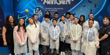 AMGEN ELEVA LA EDUCACIÓN EN STEM CON SU NUEVA SALA DE BIOTECNOLOGÍA EN EL ECOEXPLORATORIO