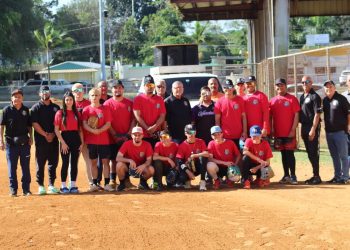 Arecibo honra a José Edgardo Alberro Zeno en la segunda clínica Formando Peloteros del Futuro