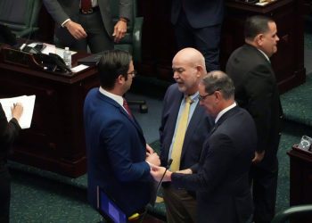 Cámara da paso a medida para permitir reflexión voluntaria de cinco minutos en agencias de gobierno