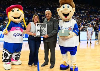 Goya de Puerto Rico reconoce a Flor Meléndez en el juego inaugural  de Los Vaqueros de Bayamón