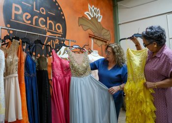 “La Percha 704” de La Fondita de Jesús donará trajes de “prom” a jóvenes graduandos de escasos recursos