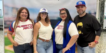 Empleados de MCS se visten de orgullo boricua rumbo al Clásico Mundial 