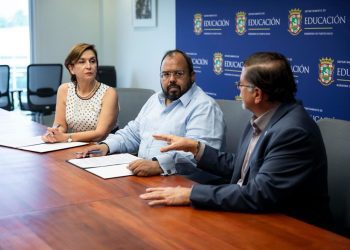 UPR Bayamón y Educación sellan acuerdo para impulsar formación STEM en escuelas especializadas