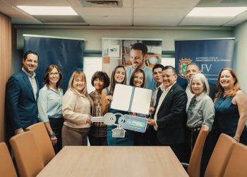 Joven trabajadora social logra el primer cierre hipotecario con “Pronto Pa’ Tu Casa”